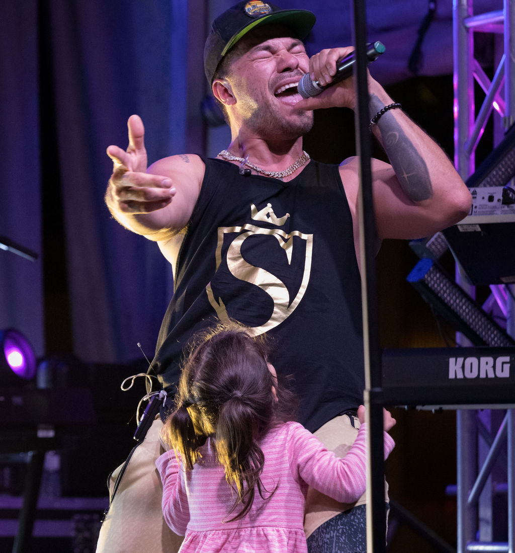 Joe Palma's #1 Fan Daughter Bella Hugs Her Dad While He Performs